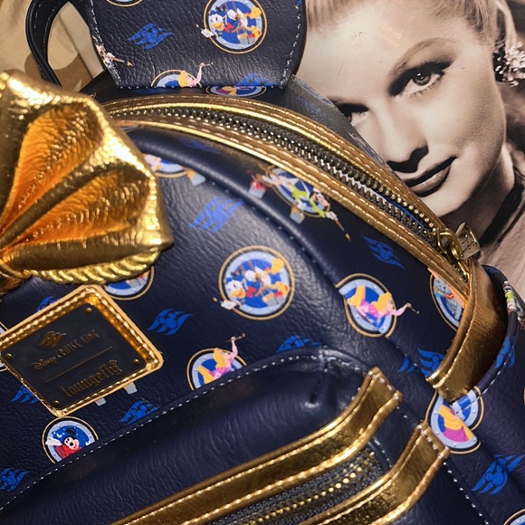 🚢 ♥️🚢• 🐭LOUNGEFLY X DISNEY CRUISE💎 • 👌🏻♥️👌🏻